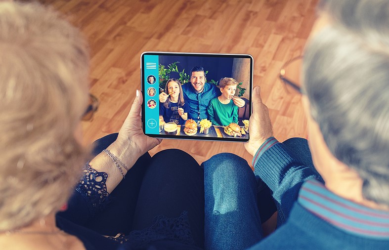 Advantages of Social Media for Seniors